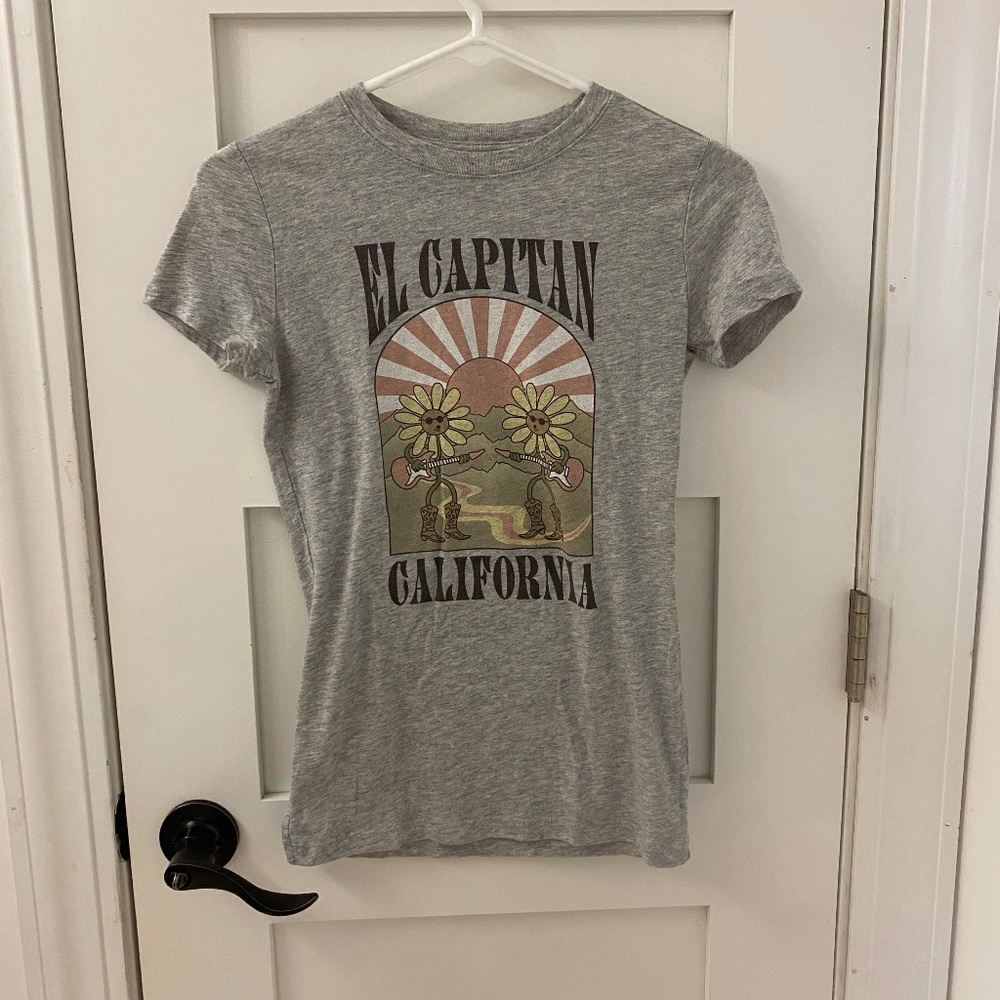 XS Grey Aeropostale Graphic Tee